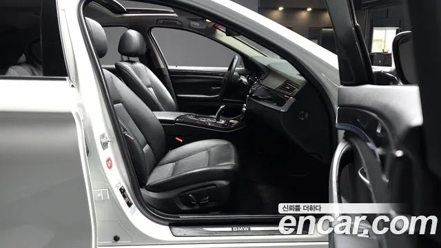 BMW 5-Series 2014 thumb 11