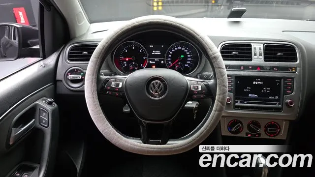 Volkswagen Polo 2015 thumb 12