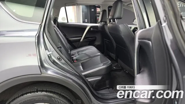 Toyota RAV4 2016 thumb 12
