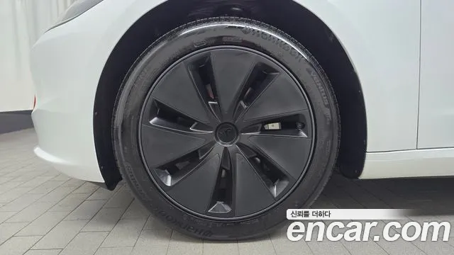 Tesla Model 3 2024 thumb 4