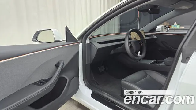Tesla Model 3 2024 thumb 9