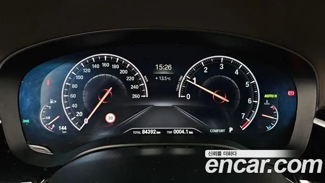BMW 5-Series 2019 thumb 8