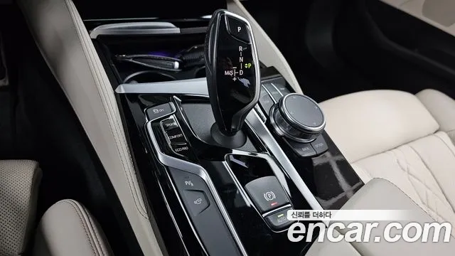BMW 5-Series 2019 thumb 9