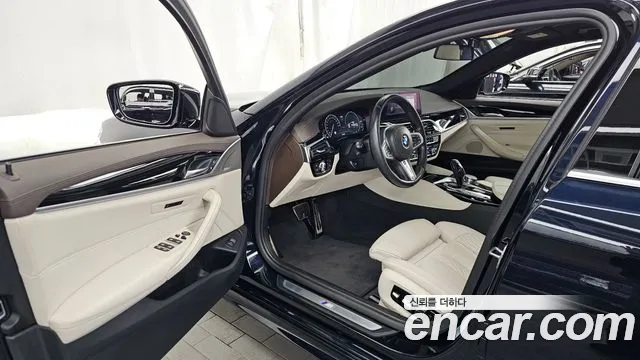 BMW 5-Series 2019 thumb 10