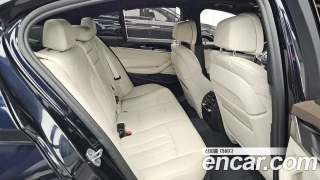 BMW 5-Series 2019 thumb 12