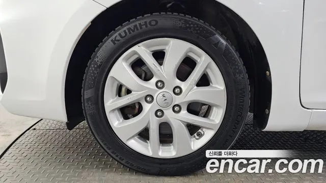 Kia Carens 2016 thumb 5