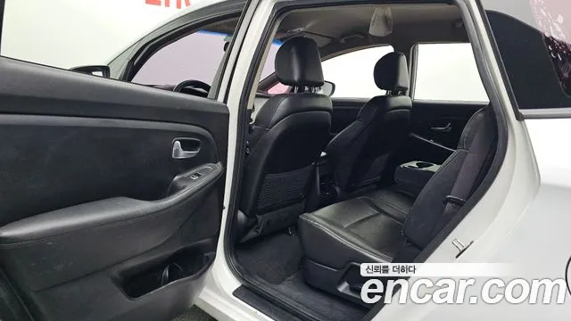 Kia Carens 2016 thumb 11