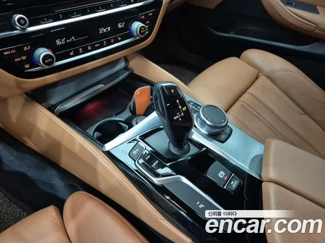 BMW 5-Series 2018 thumb 8