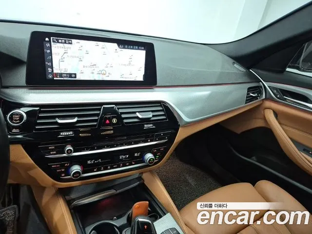 BMW 5-Series 2018 thumb 10
