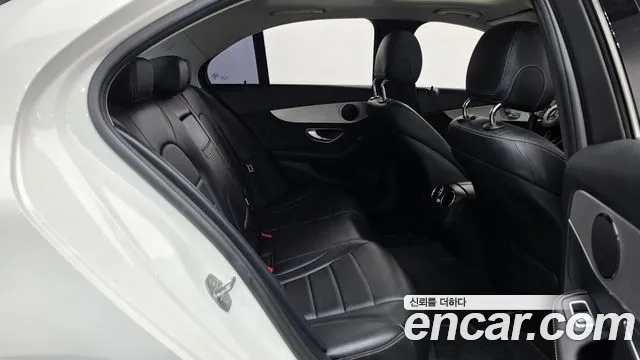 Mercedes-Benz C-Класс 2017 thumb 12