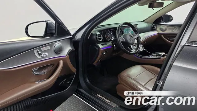 Mercedes-Benz E-Класс 2016 thumb 10