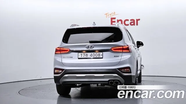 Hyundai Santa Fe 2018 thumb 3