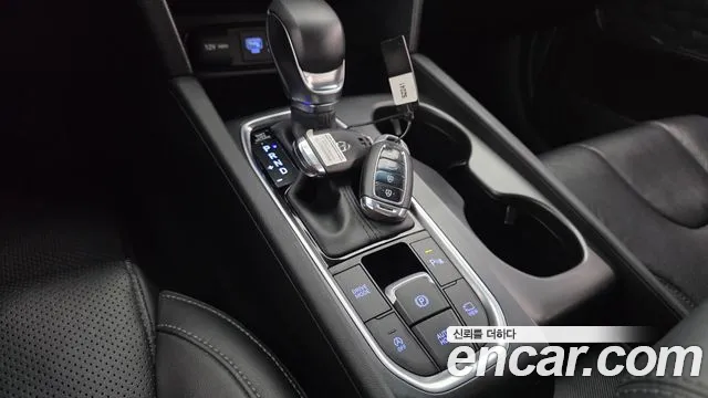 Hyundai Santa Fe 2018 thumb 8