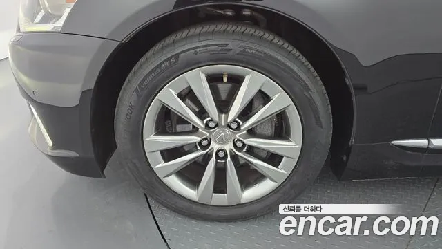 Lexus LS 2015 thumb 4