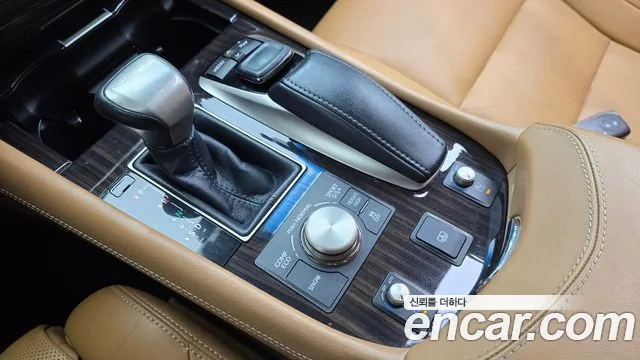 Lexus LS 2015 thumb 8