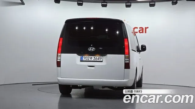 Hyundai Staria 2025 thumb 4