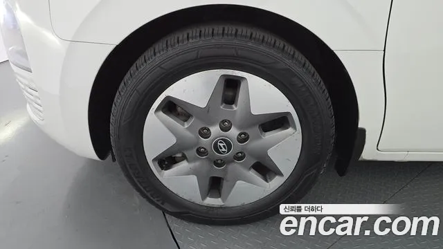 Hyundai Staria 2025 thumb 5
