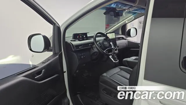 Hyundai Staria 2025 thumb 10