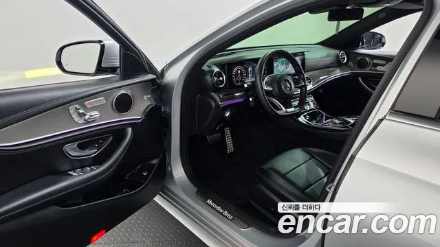 Mercedes-Benz E-Класс 2017 thumb 10