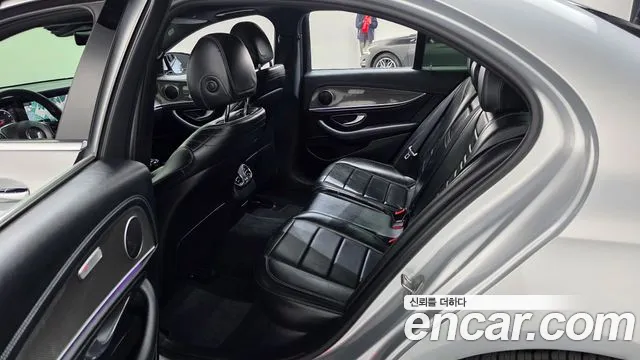 Mercedes-Benz E-Класс 2017 thumb 12
