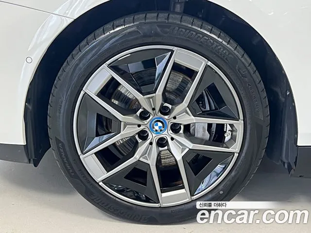 BMW i5 2024 thumb 5