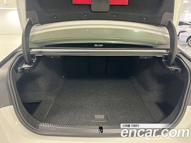 BMW i5 2024 thumb 10