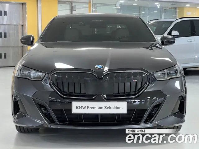 BMW 5-Series 2024 thumb 3
