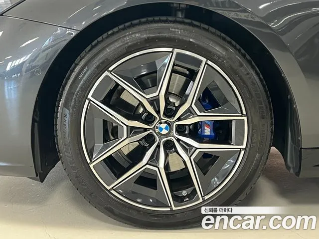 BMW 5-Series 2024 thumb 5