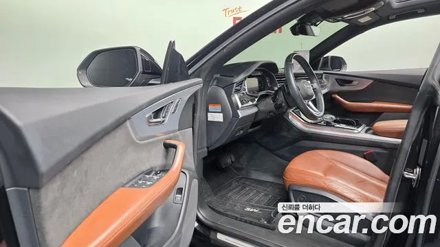 Audi Q8 2021 thumb 9