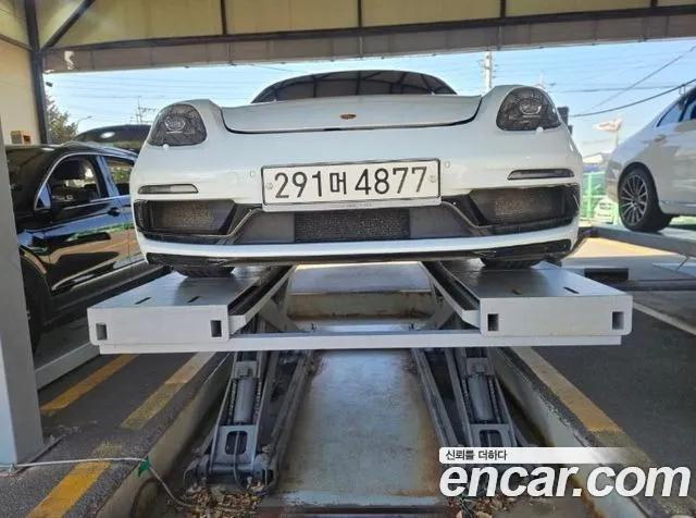 Porsche Cayman 2019 thumb 4