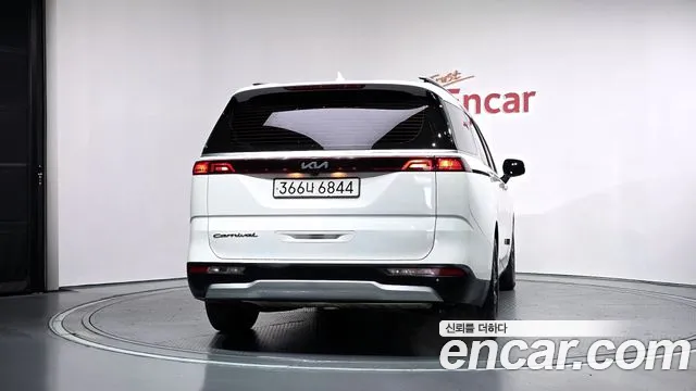 Kia Carnival 2022 thumb 4