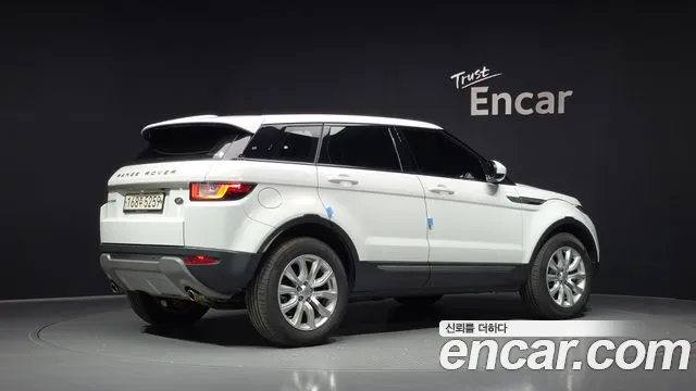 Land Rover Range Rover Evoque 2018 thumb 2