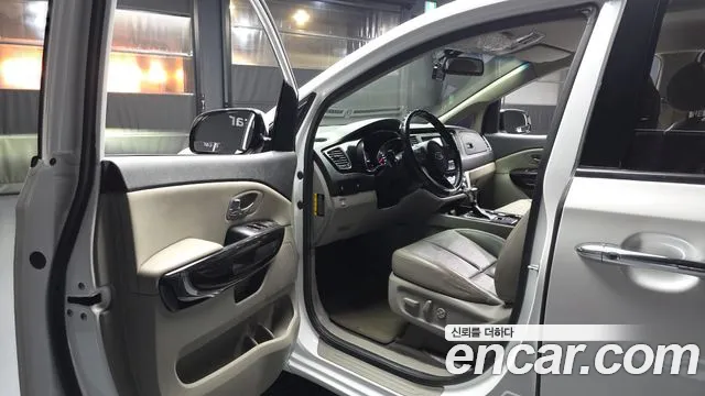 Kia Carnival 2018 thumb 9