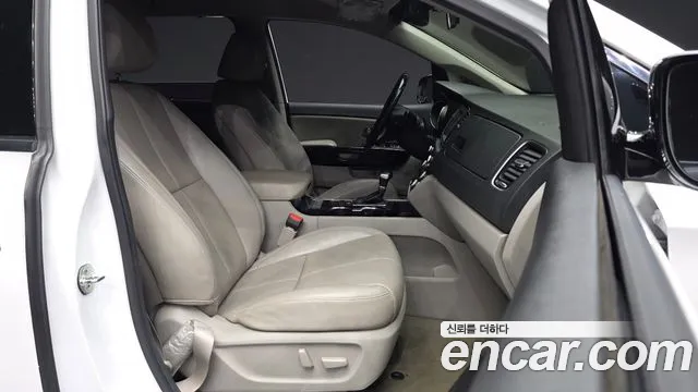 Kia Carnival 2018 thumb 10