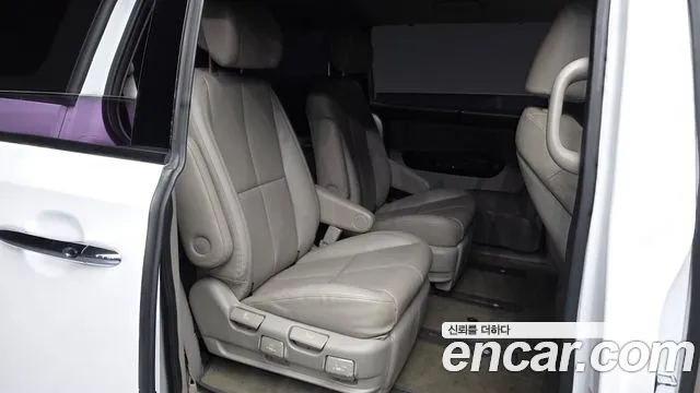 Kia Carnival 2018 thumb 11