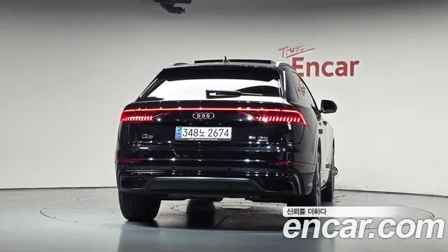 Audi Q8 2021 thumb 3