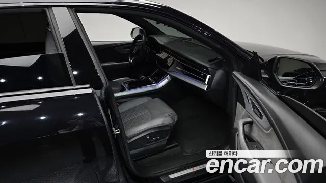 Audi Q8 2021 thumb 10