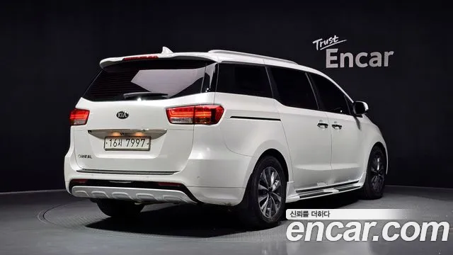 Kia Carnival 2015 thumb 2
