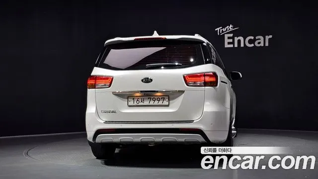 Kia Carnival 2015 thumb 4