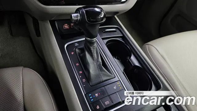 Kia Carnival 2015 thumb 9