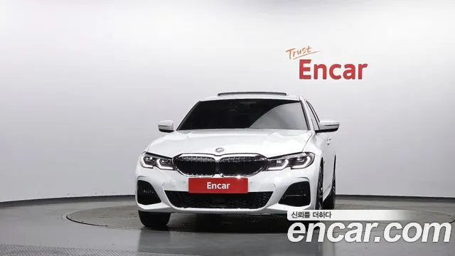 BMW 3-Series 2022 thumb 3