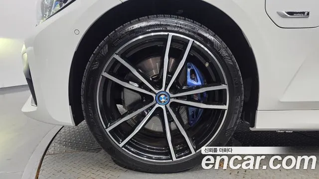 BMW 3-Series 2022 thumb 5