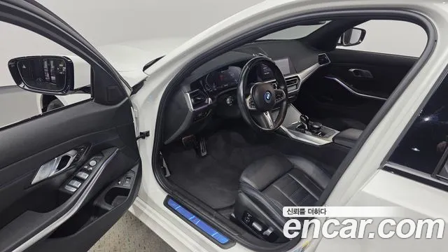 BMW 3-Series 2022 thumb 10