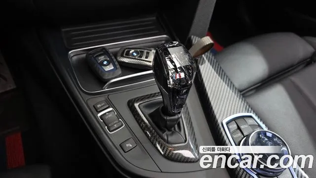BMW 3-Series 2016 thumb 9