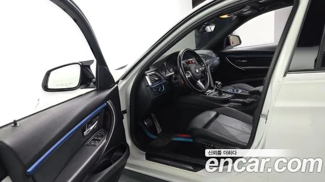 BMW 3-Series 2016 thumb 10