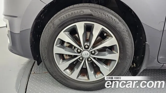 Kia Carnival 2017 thumb 5