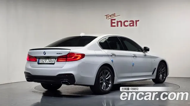 BMW 5-Series 2018 thumb 2