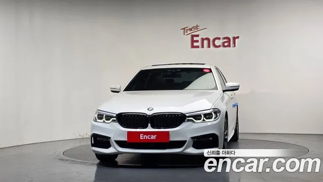 BMW 5-Series 2018 thumb 3