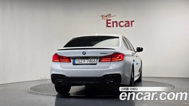 BMW 5-Series 2018 thumb 4
