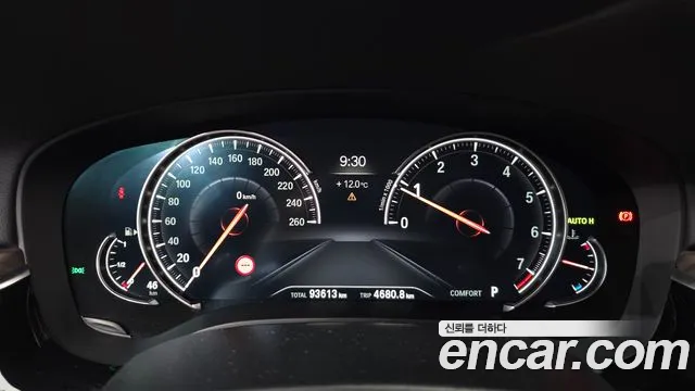 BMW 5-Series 2018 thumb 8